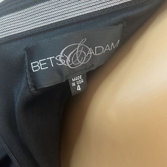 Betsy & Adam Size 4 Black Dress Black Slimming Ruching Square Neck Capped Sleeve - Picture 7 of 10